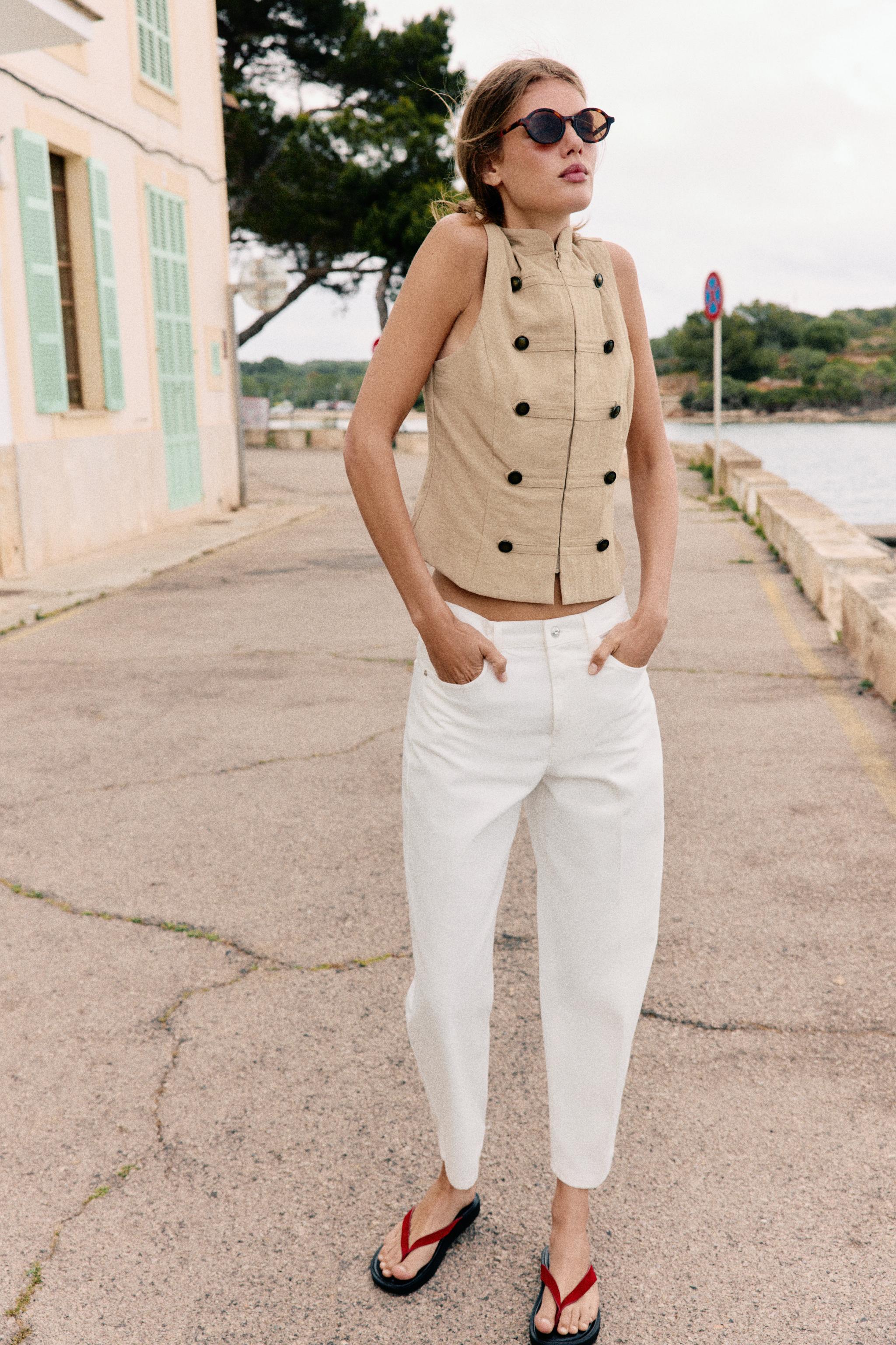 SLEEVELESS BUTTON SHIRT